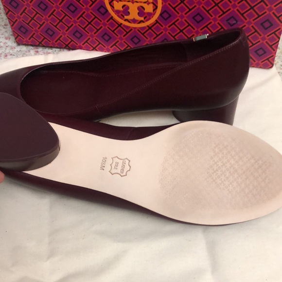 Tory Bruch Elizabeth Round Toe Pumps - Picture 7 of 8